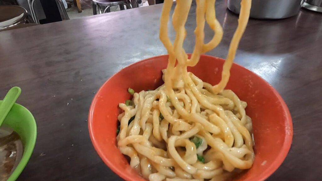 老牌牛肉拉麵大王ごまだれ麺2