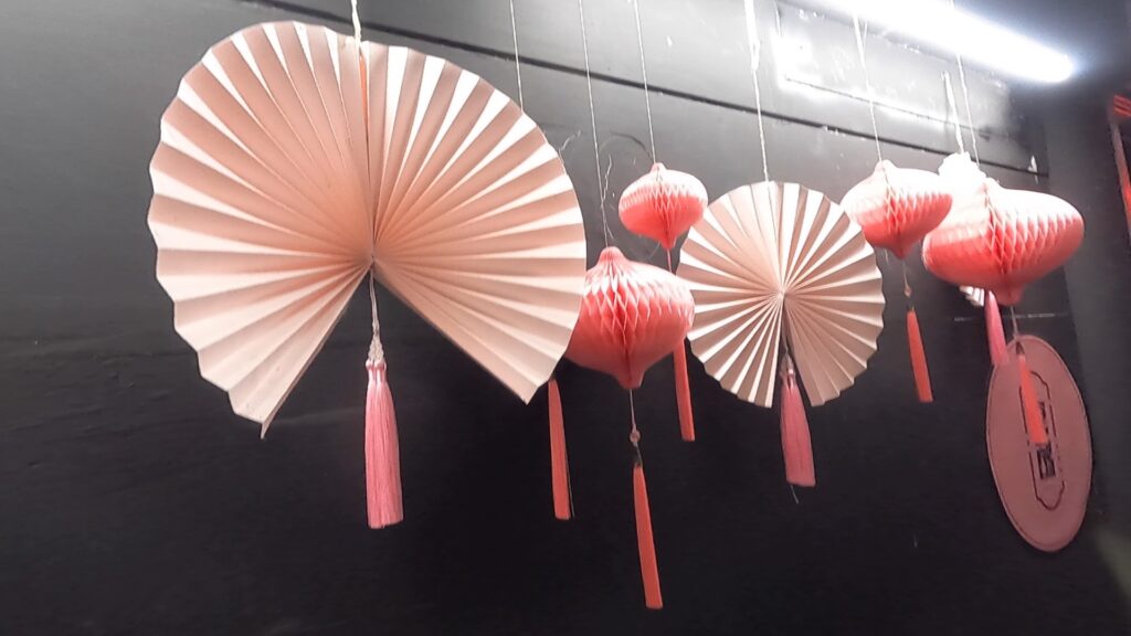 冥酩カフェ&バーの玄関