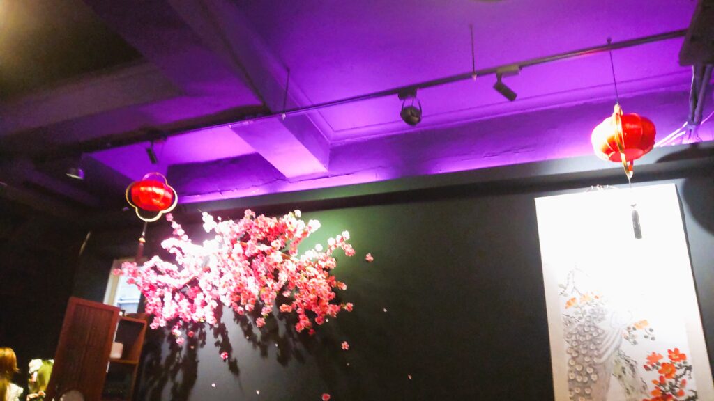 冥酩カフェ&バー店内の様子