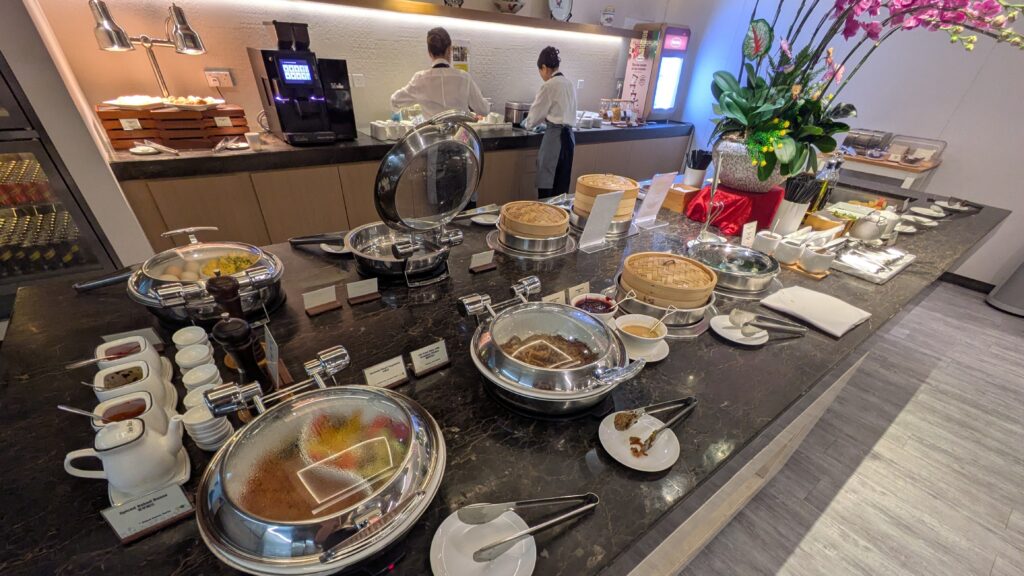 Hong Kong Airport Lounge - SilverKris Lounge