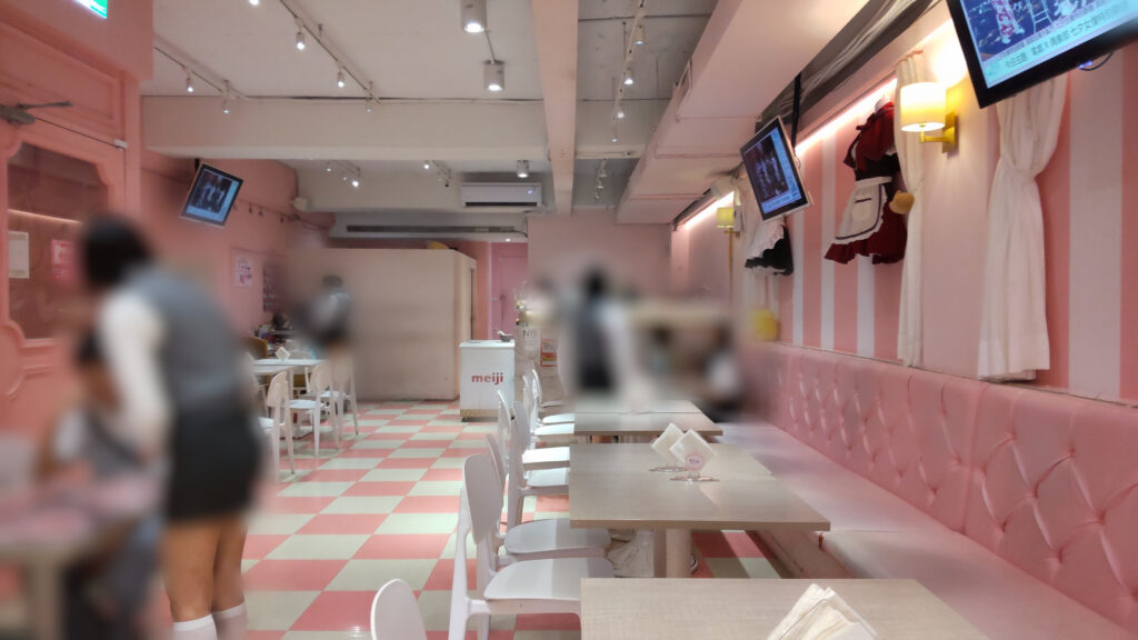 ツクヨミメイドカフェ店内の様子
